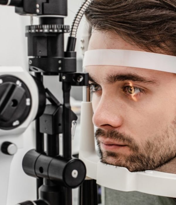 eye-exam-visual-test-eye-dry-eye-men-1024x672